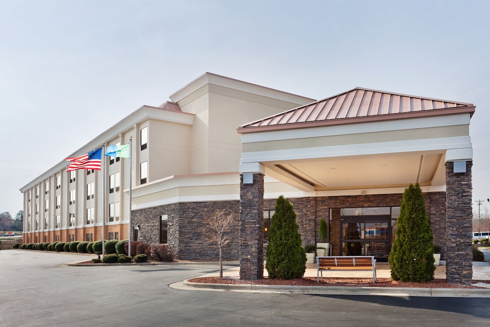 Holiday Inn Express & Suites Greensboro - (I-40 @ Wendover) 1/48