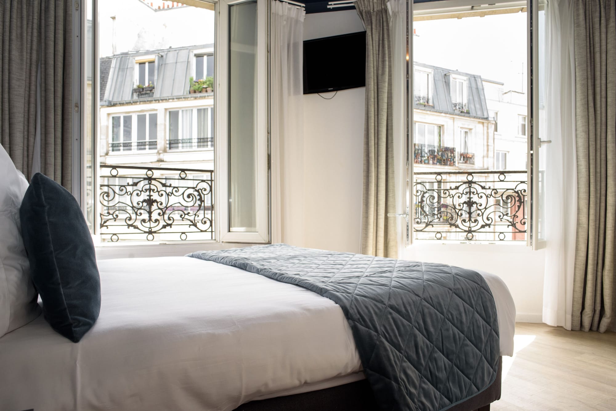 ROOM, KING BED