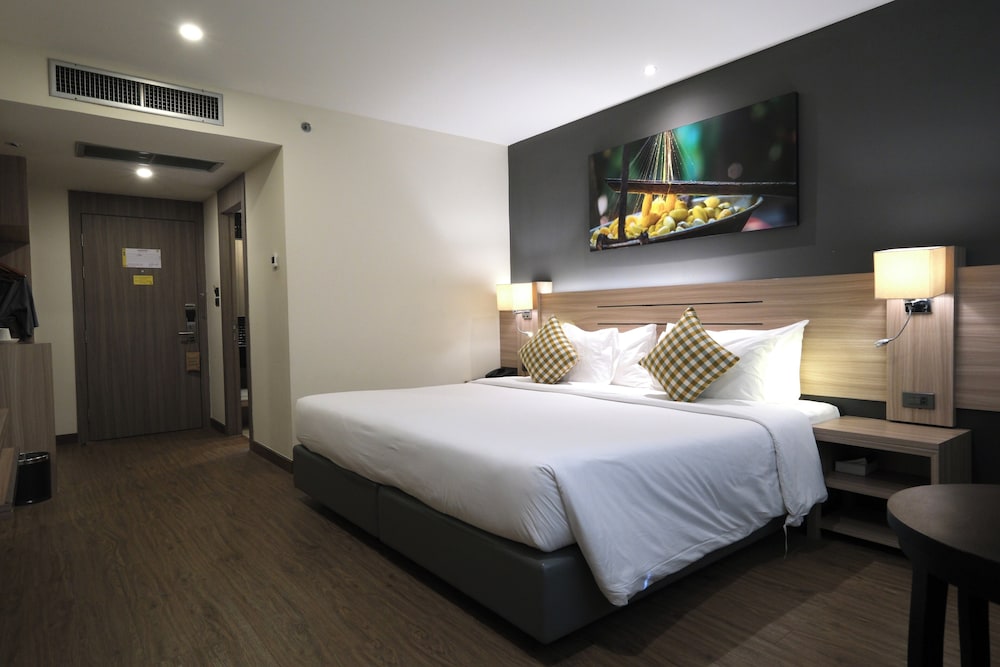 DELUXE, DOUBLE BED