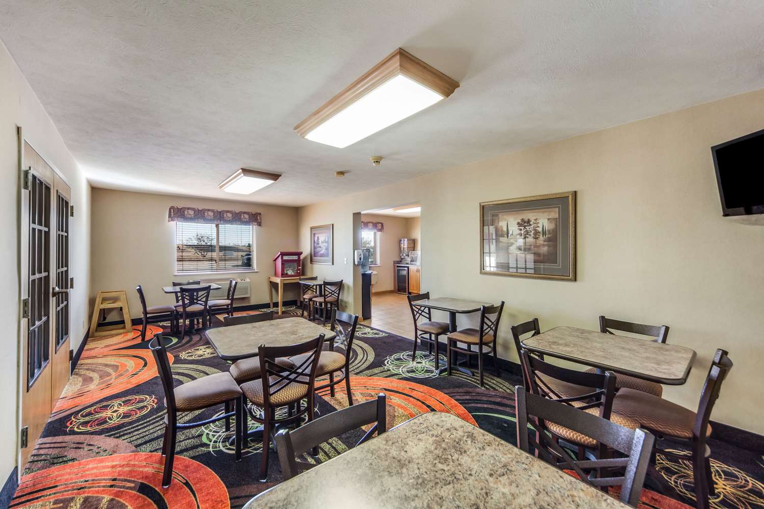 Super 8 by Wyndham Cozad 22/24