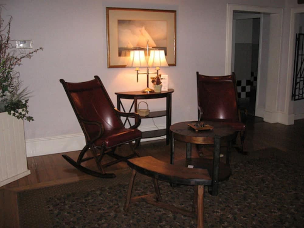 Nantucket Inn 36/55