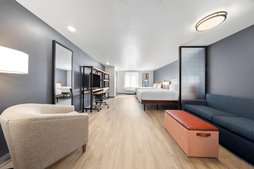 Everhome Suites San Bernardino - Loma Linda 39/59