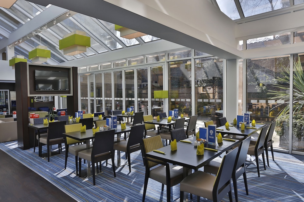 Holiday Inn Express Windsor 52/74