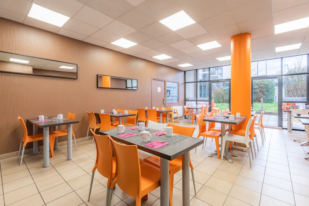 restaurant cafeteria