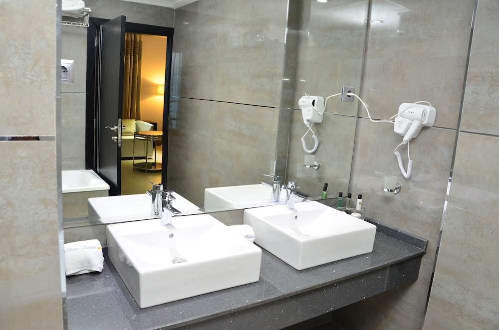 NEW HOTEL NAMPULA 48/50