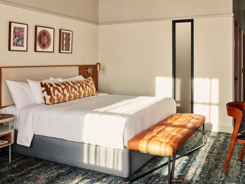 VIP, KING BED