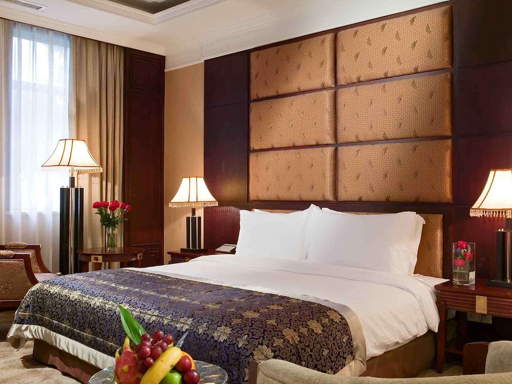 Grand Mercure On Renmin Square 15/64