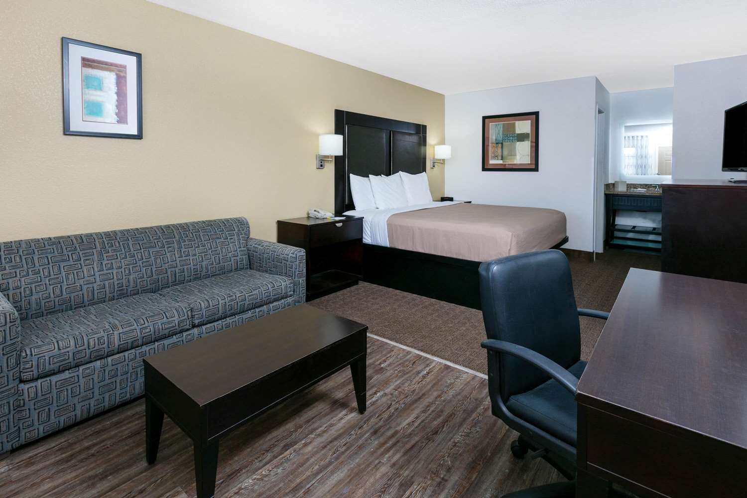 Days Inn By Wyndham Granbury 32/49