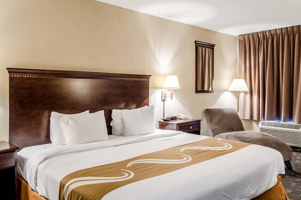 غرفة قياسية بسرير كينج للمدخنين، Quality Inn Moss Point - Pascagoula 4/10