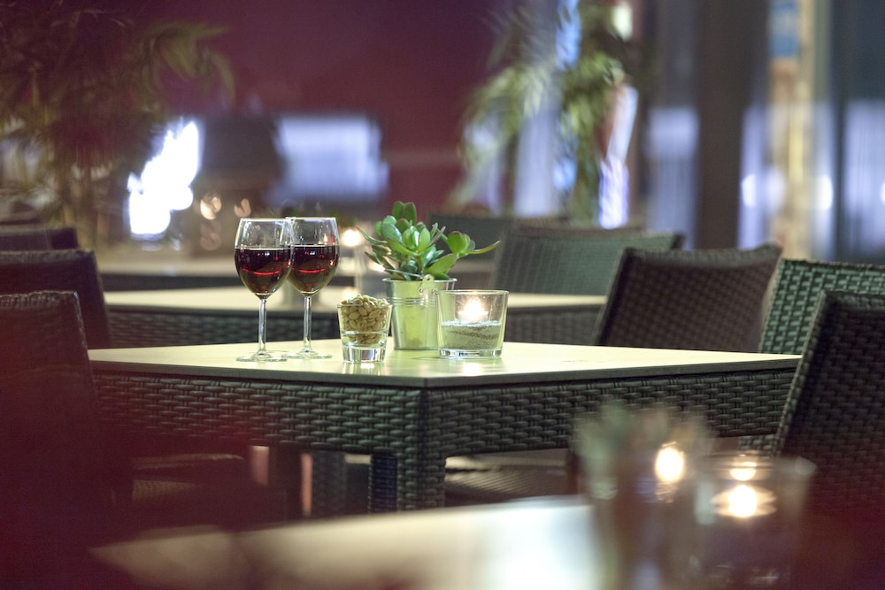 HOLIDAY INN EXPRESS ZURICH AIRPORT 51/80