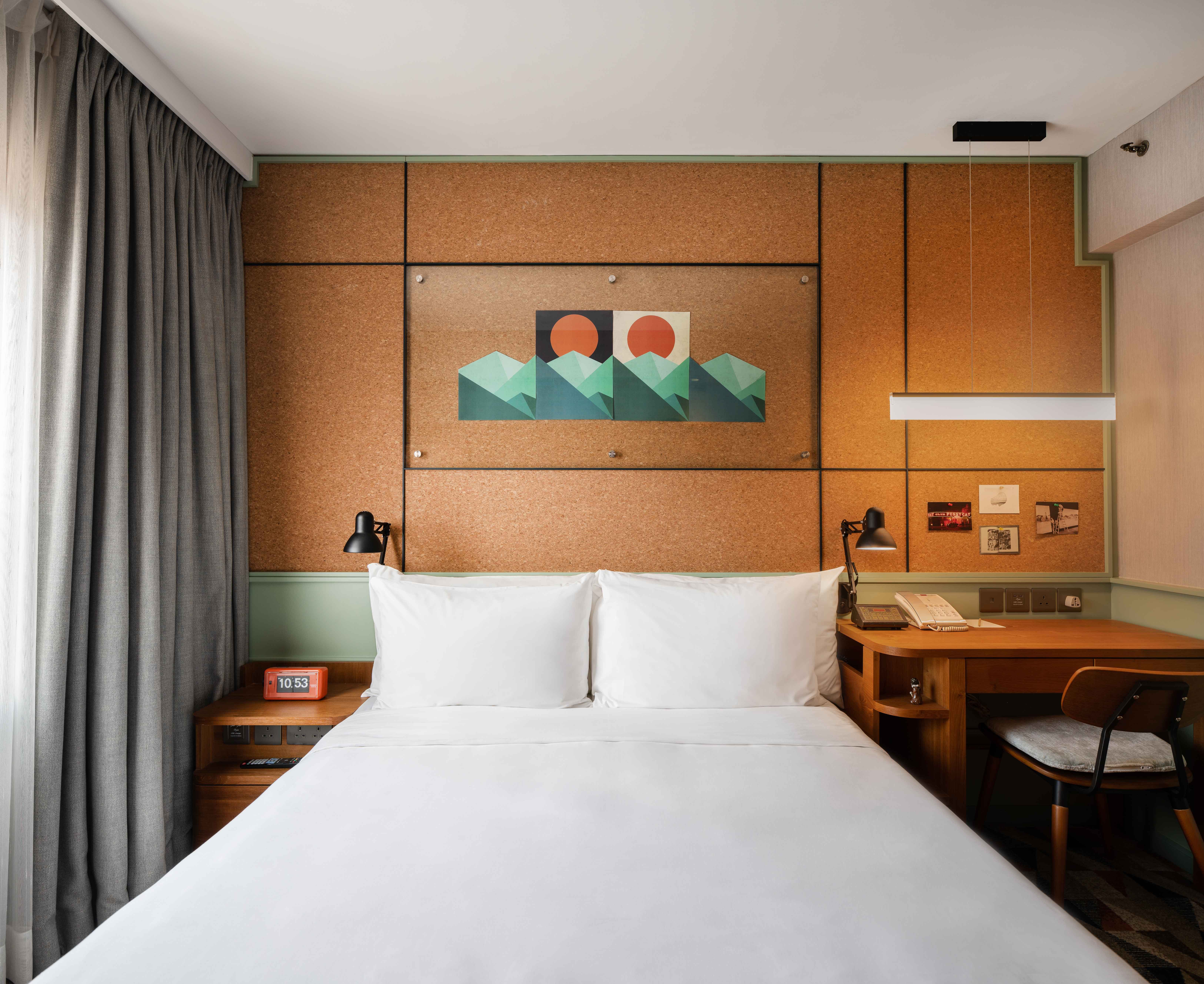 Eaton, Double Bed