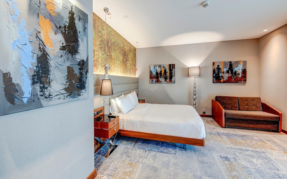 STANDARD, QUEEN BED, ACCESSIBLE