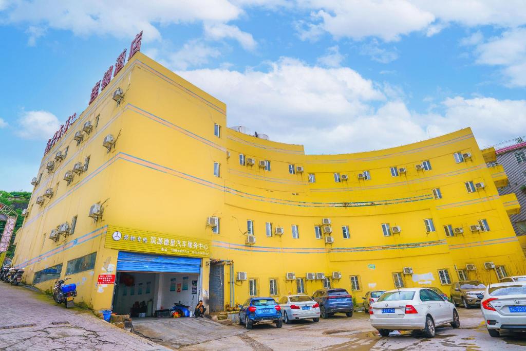 7 Days Inn (Guiyang Guizhou Institute of Technology & Gaicha Avenue) 1/28
