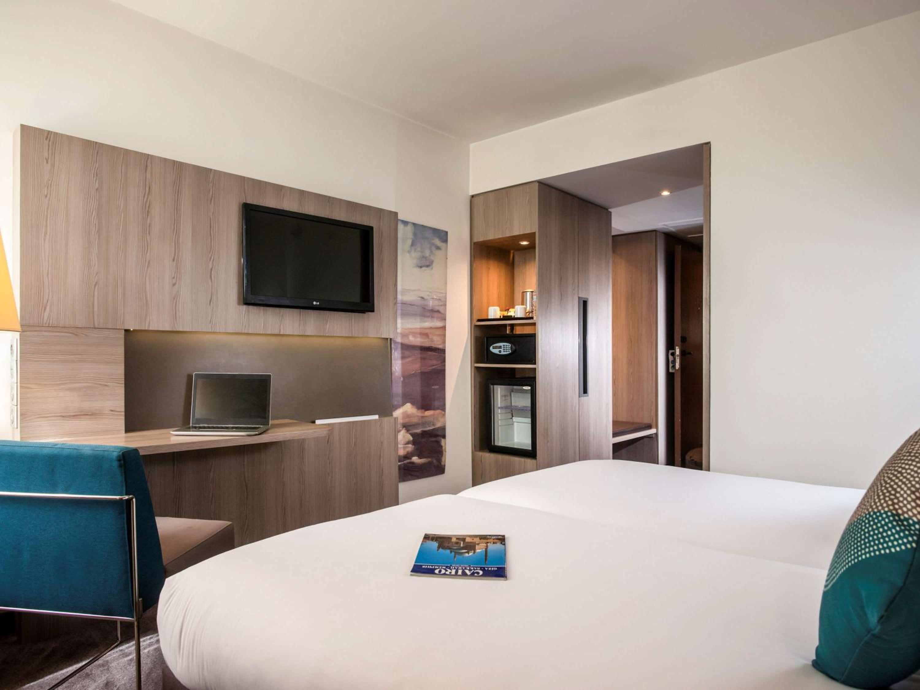 غرفة سوبيريور بإطلالة على المسبح، Novotel Cairo Airport 7/10