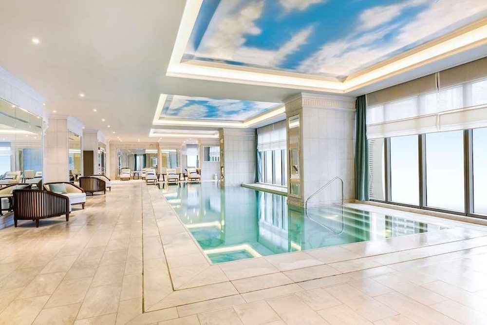 Westpac Hotel & Suites 12/21