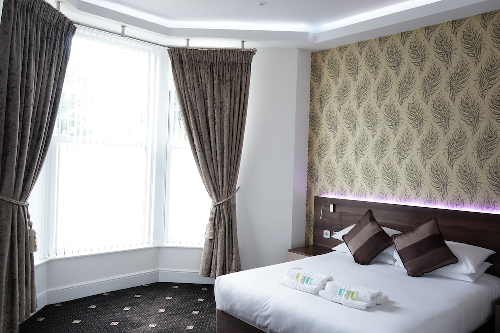 Marlborough Hotel 12/42