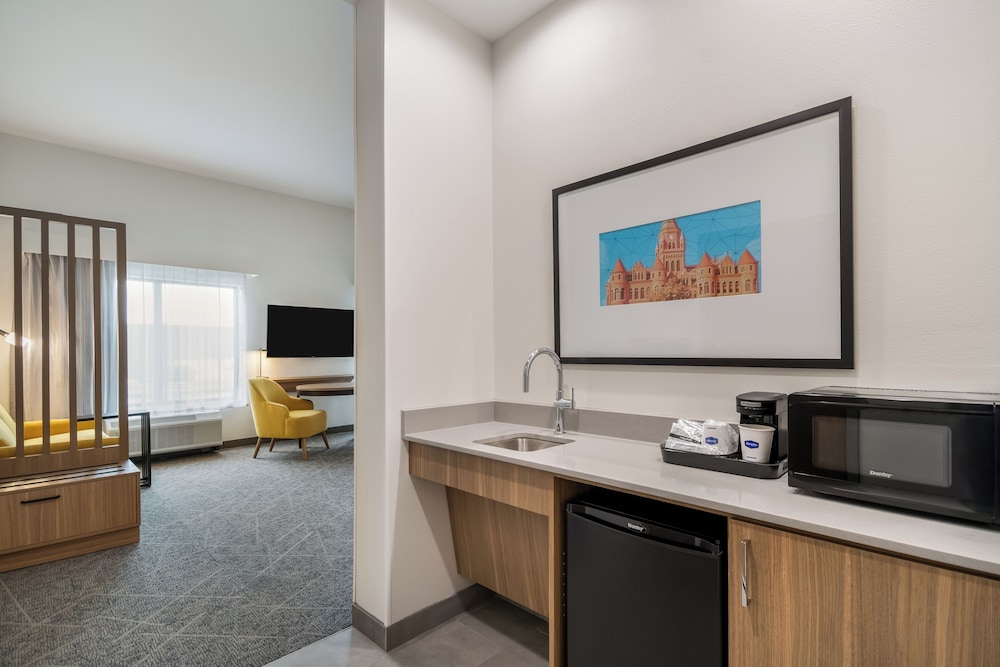 Hampton Inn & Suites by Hilton Irving DFW Airport North 47/56