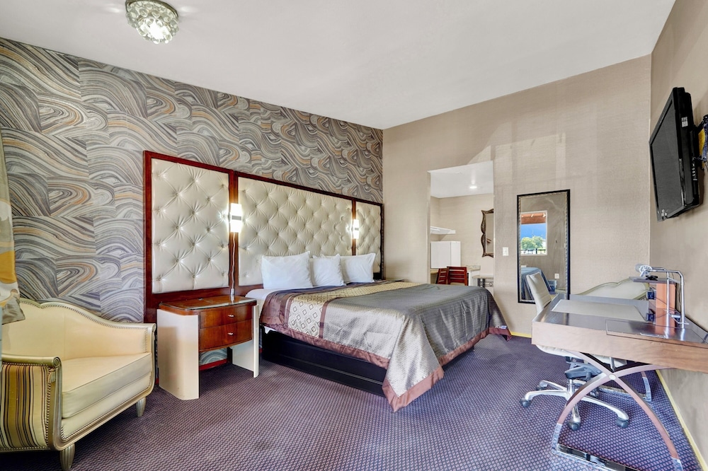 Crown Motel 39/66