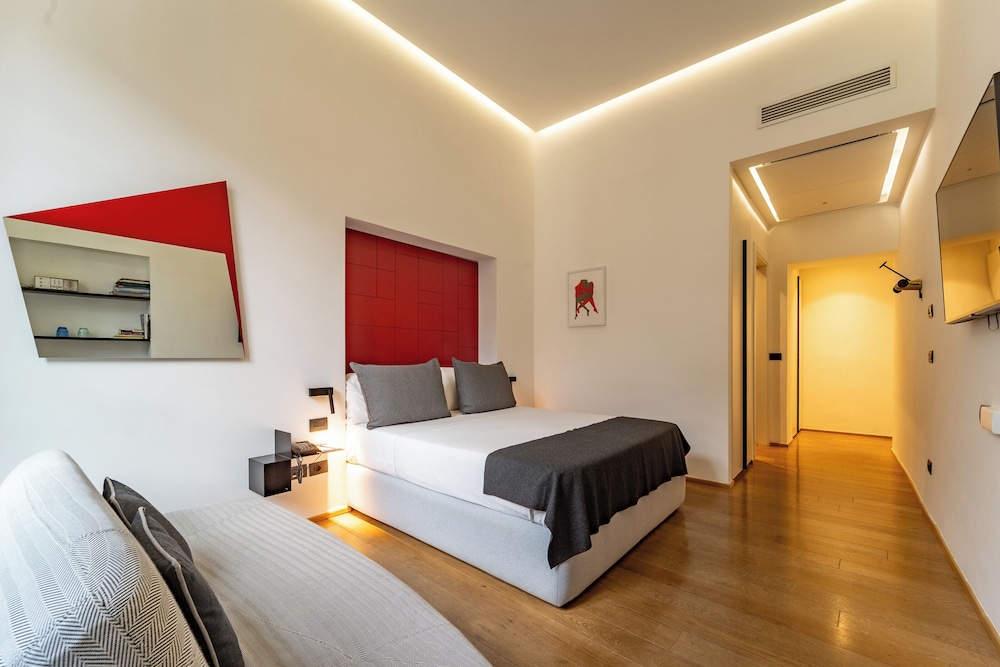DELUXE, DOUBLE BED
