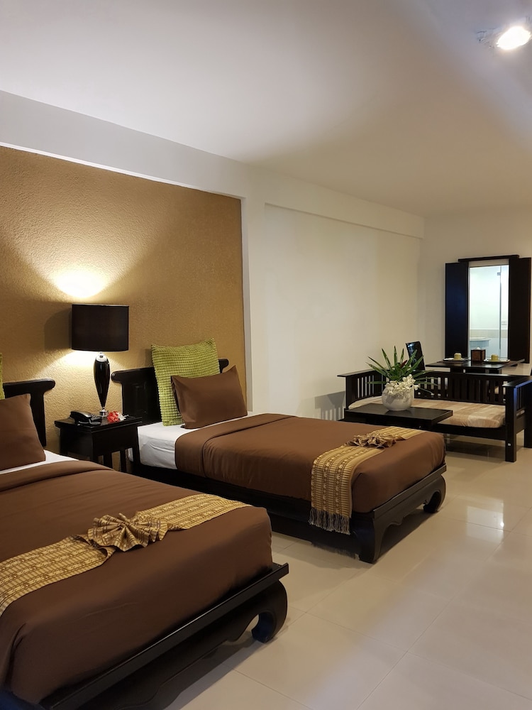 Siam Piman Hotel 18/72