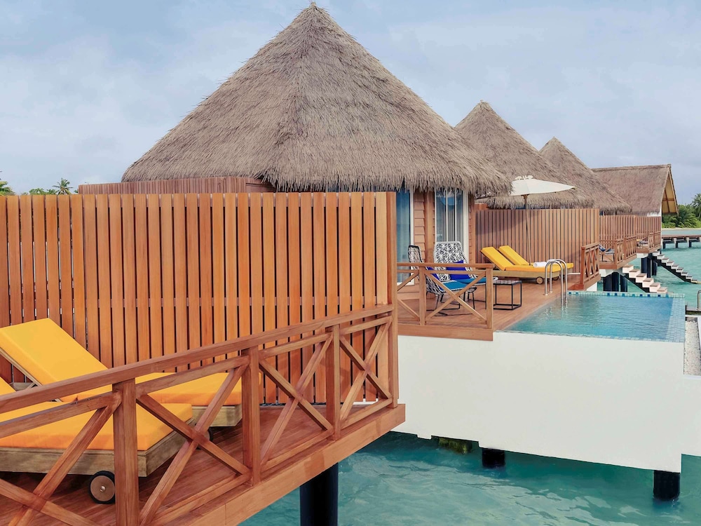 Mercure Maldives Kooddoo Resort 6/73