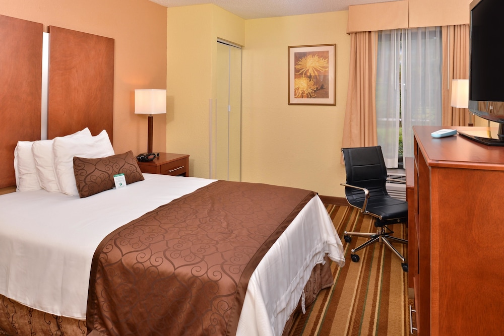 Best Western Plus Richmond Airport Hotel 7/30