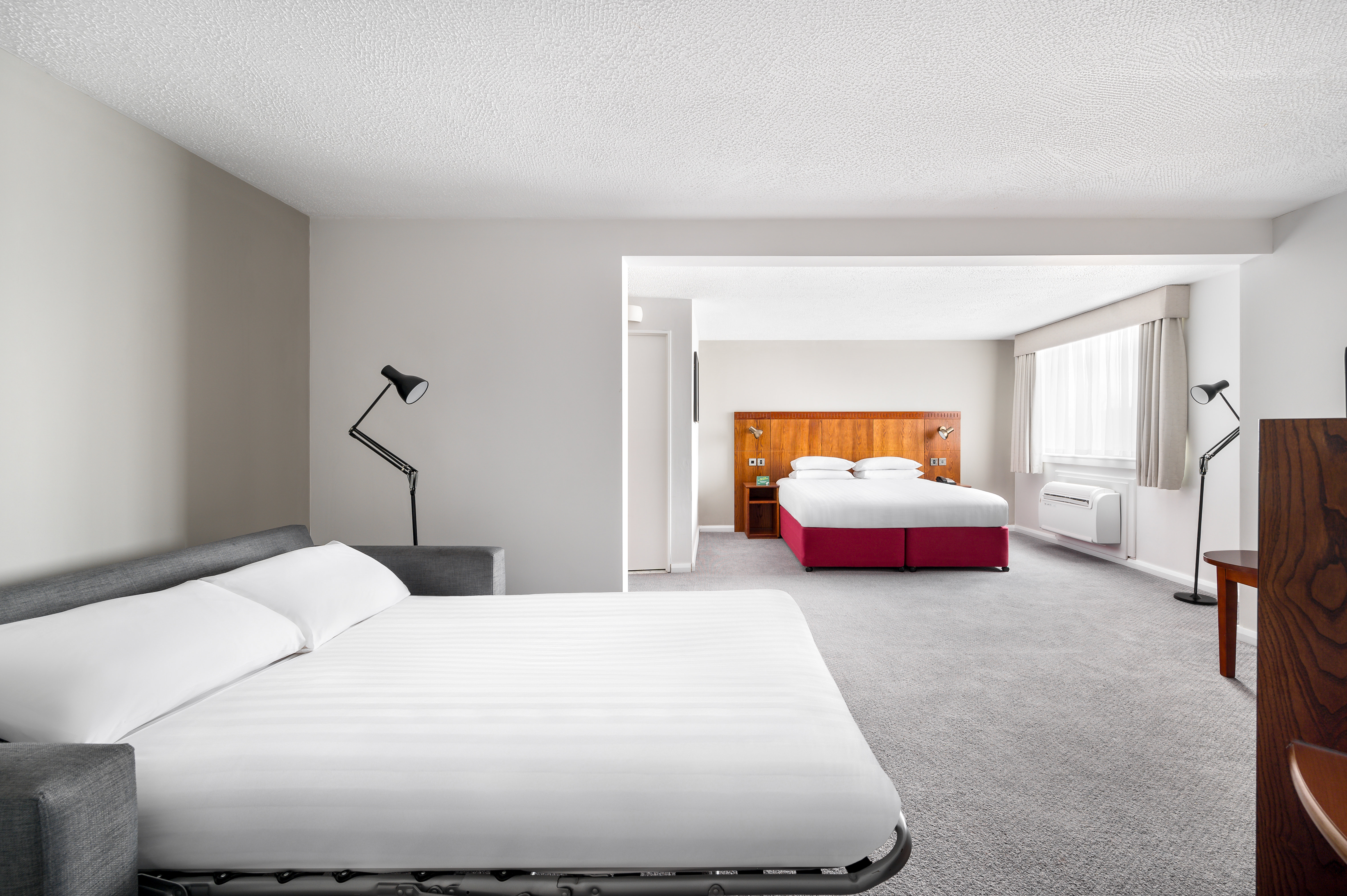 HOLIDAY INN NORTHAMPTON 9/50