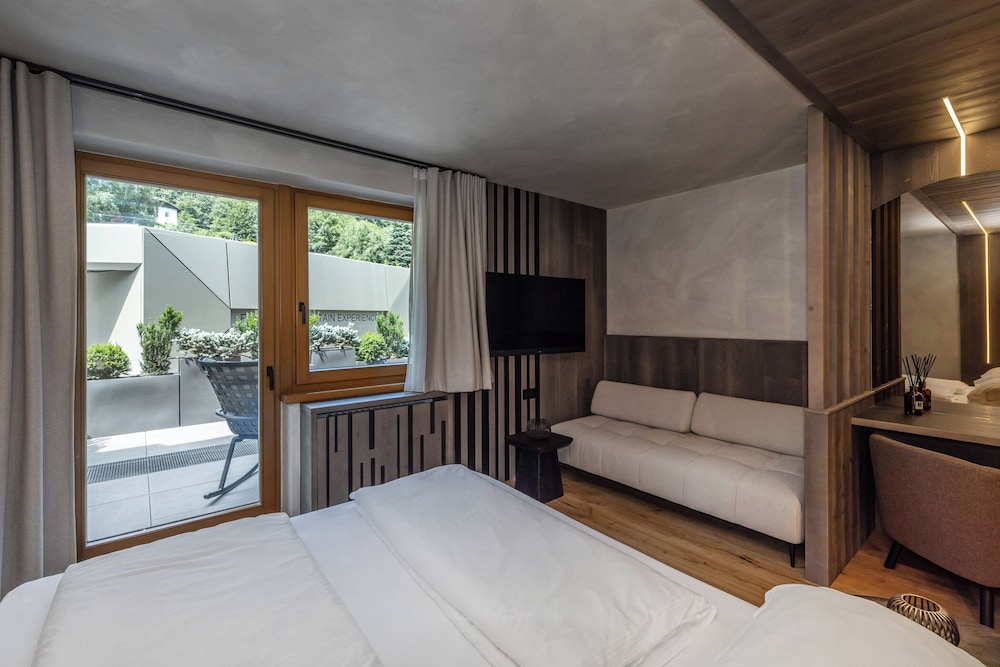 Nature Living, 1 King and 1 Single Beds