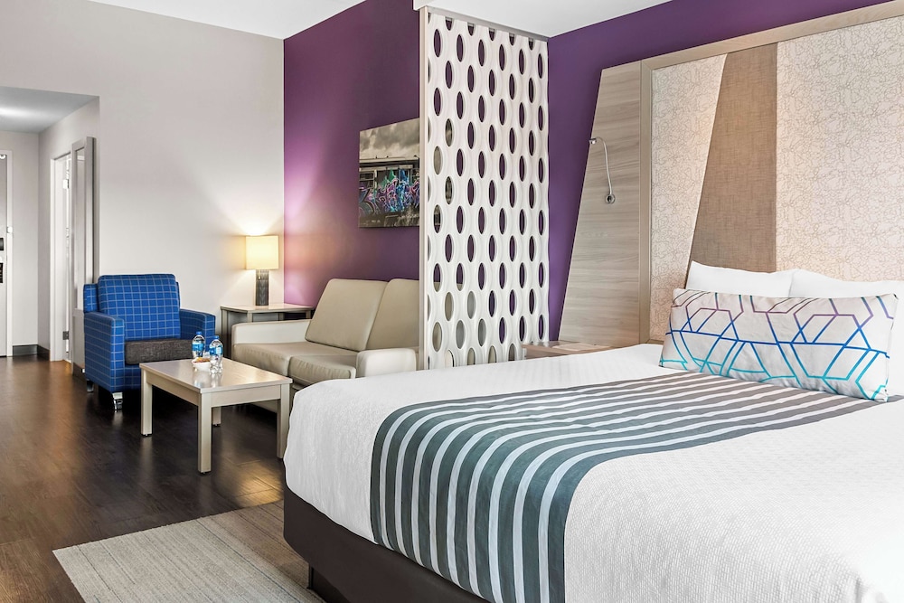 Studio, King Bed, Sofa, Large, Premier Floor
