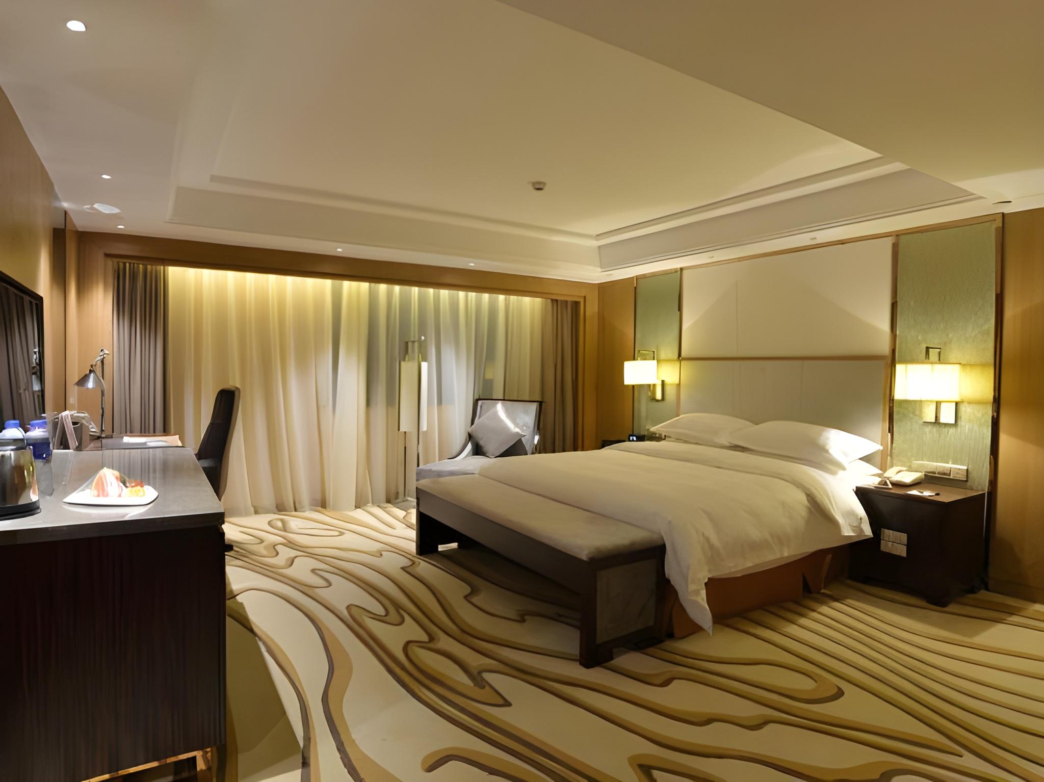Business, Queen Bed