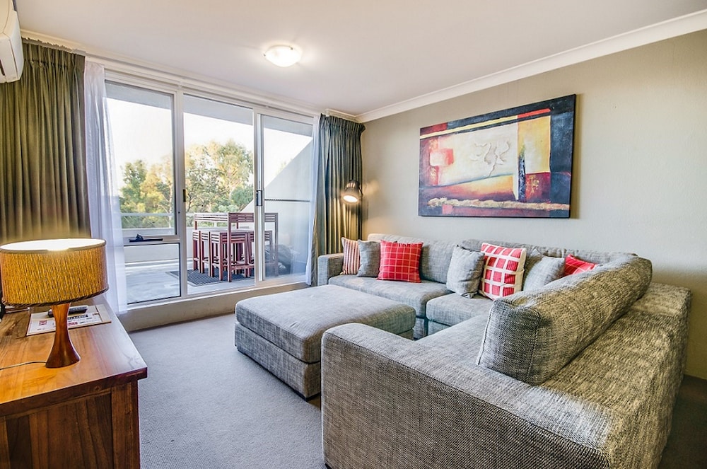 Horizons Lake Jindabyne 59/80