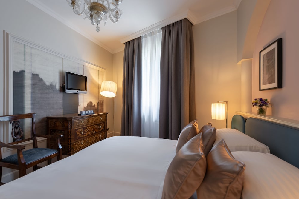 Hotel Villa Del Sogno 27/77
