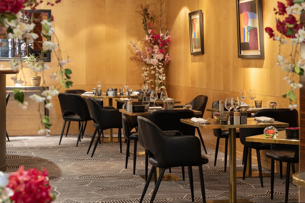 Warwick Paris Champs-Elysees 48/64