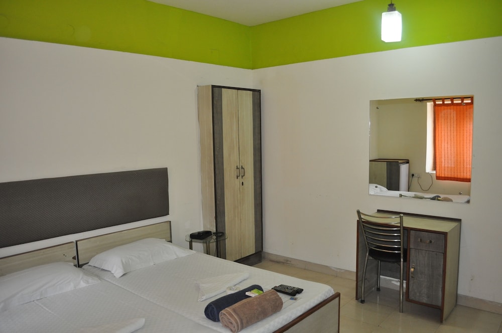 MULTIPLE BEDROOMS, DELUXE