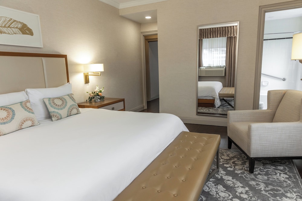 Lord Nelson Hotel And Suites 18/61