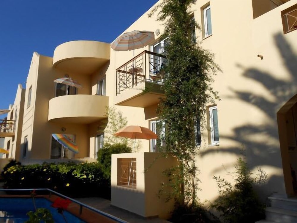 Lambrinos Suites 2/51