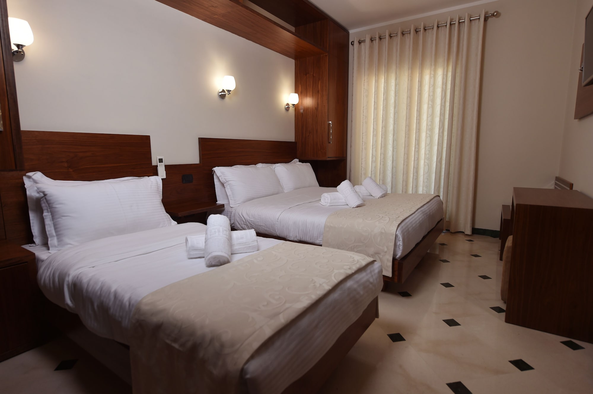2 BEDROOMS, COMFORT, APARTMENT, KITCHEN