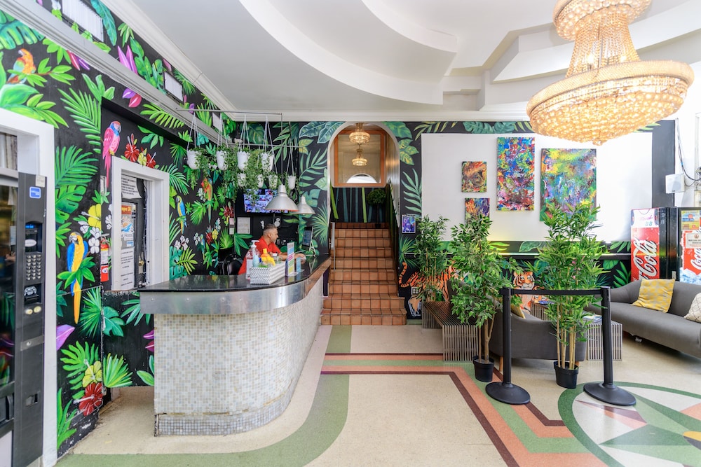 South Beach Rooms and Hostel 8/48