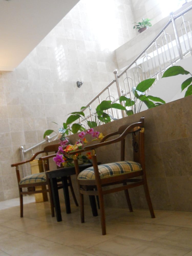 Jeruton Hotel 40/44