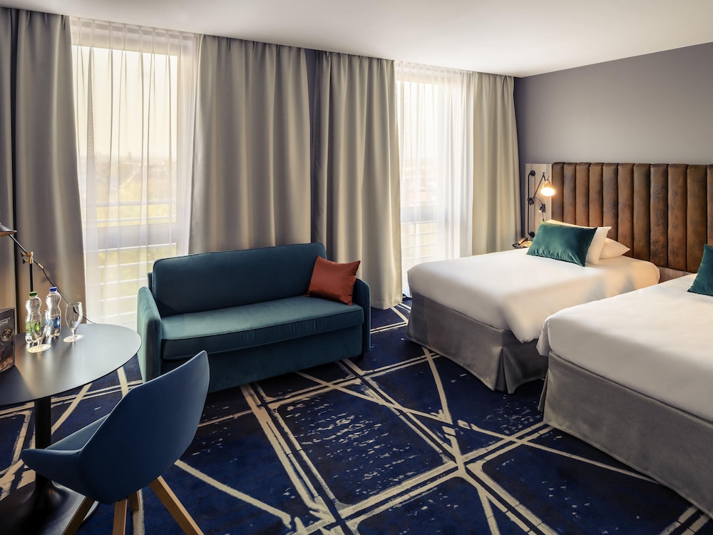 PRIVILEGE, TWIN BEDS
