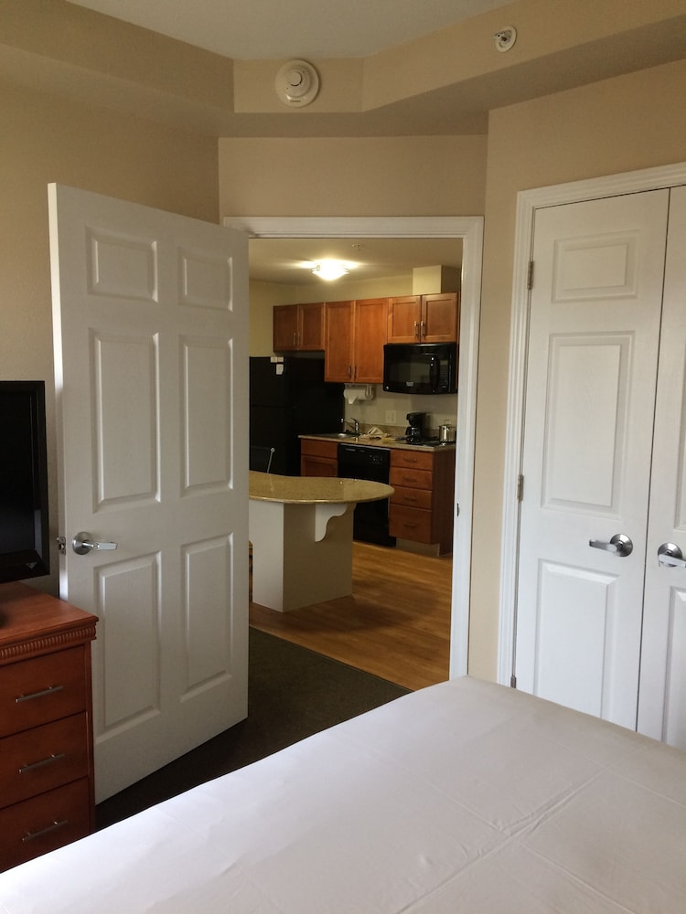 Candlewood Suites Jacksonville 46/72