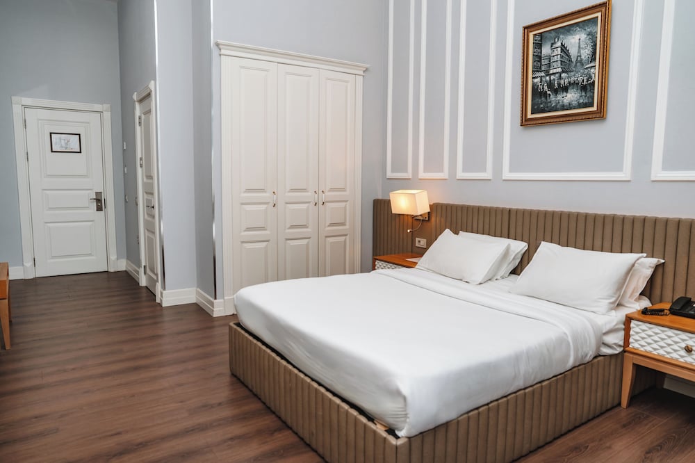 Promenade Hotel 14/50