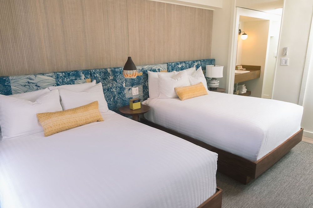 3 BEDROOMS, SUITE