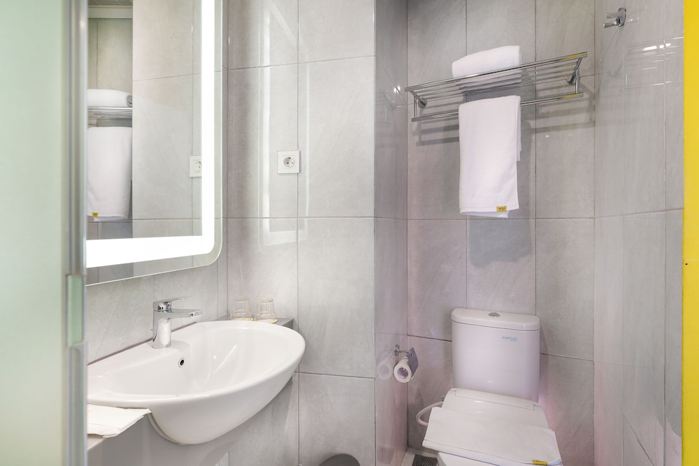 Yello Hotel Manggarai 31/32
