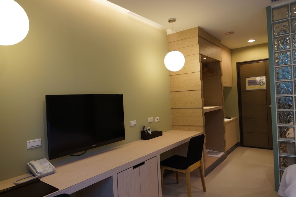 823-Tourist Hotel 54/64