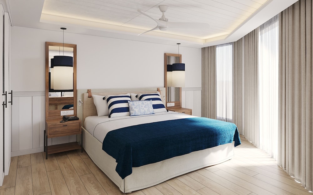 Preferred Club, Superior, King Bed, Ocean View