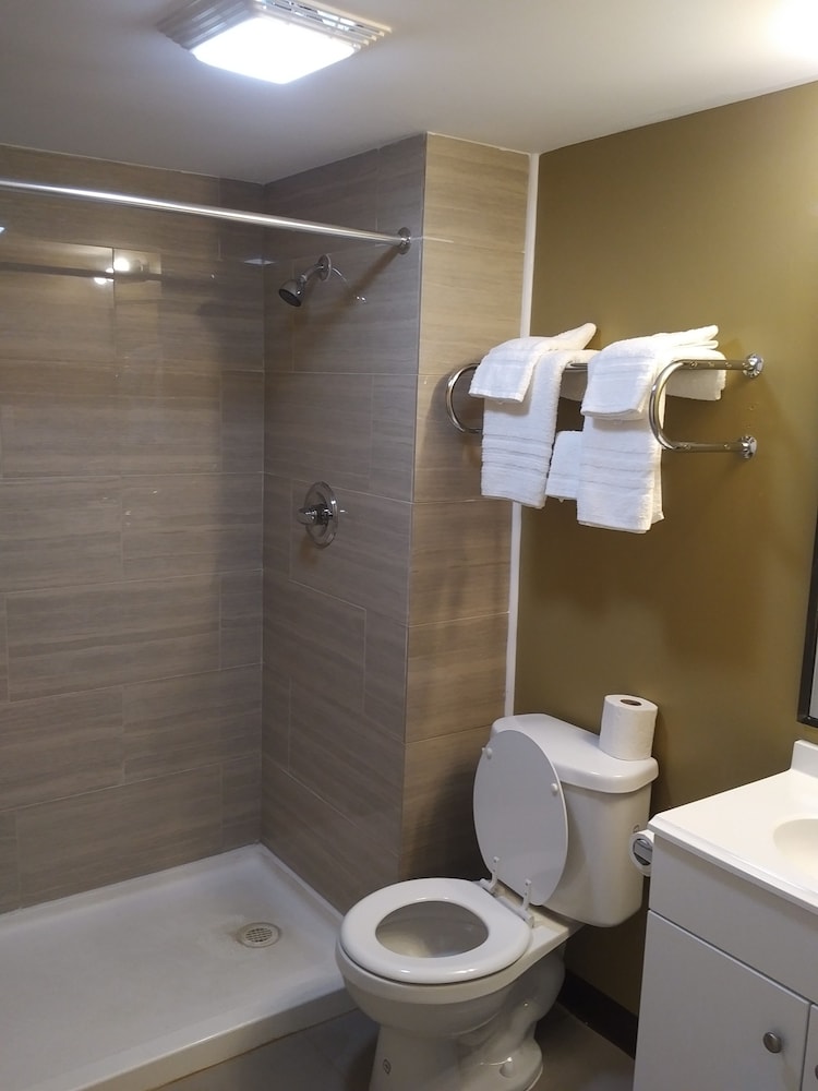 LoneStar Inn & Suites 30/51