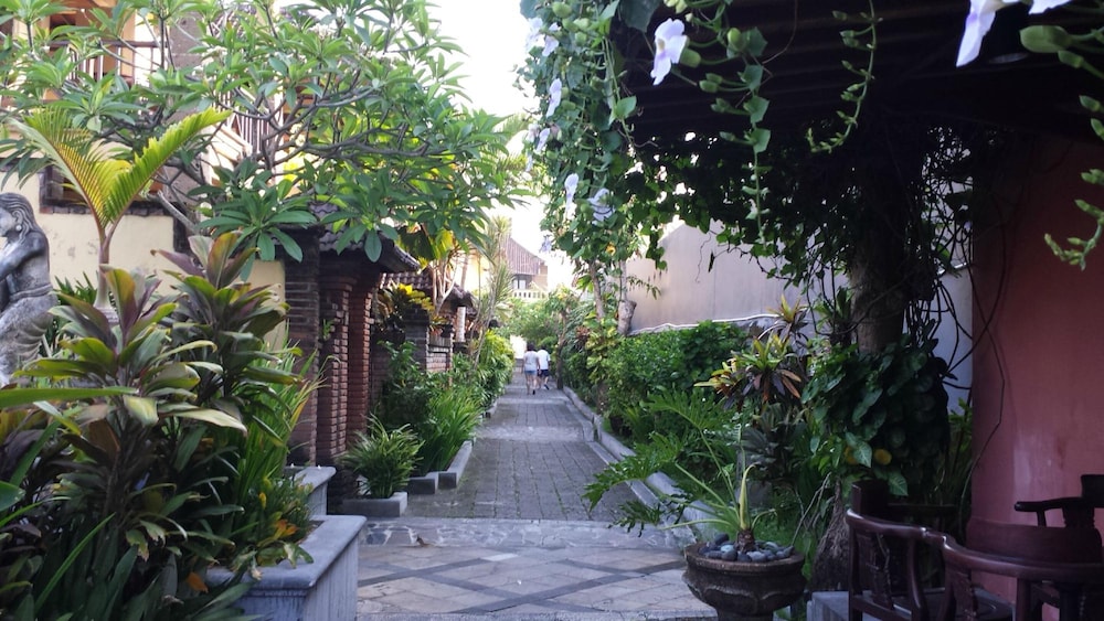 Bali Ayu Hotel And Villas photo3