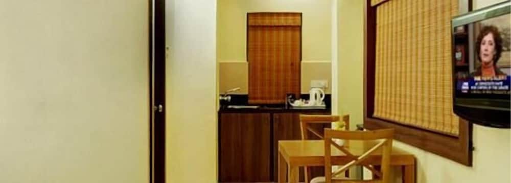 Sandalwood Hotel And Retreat 31/32