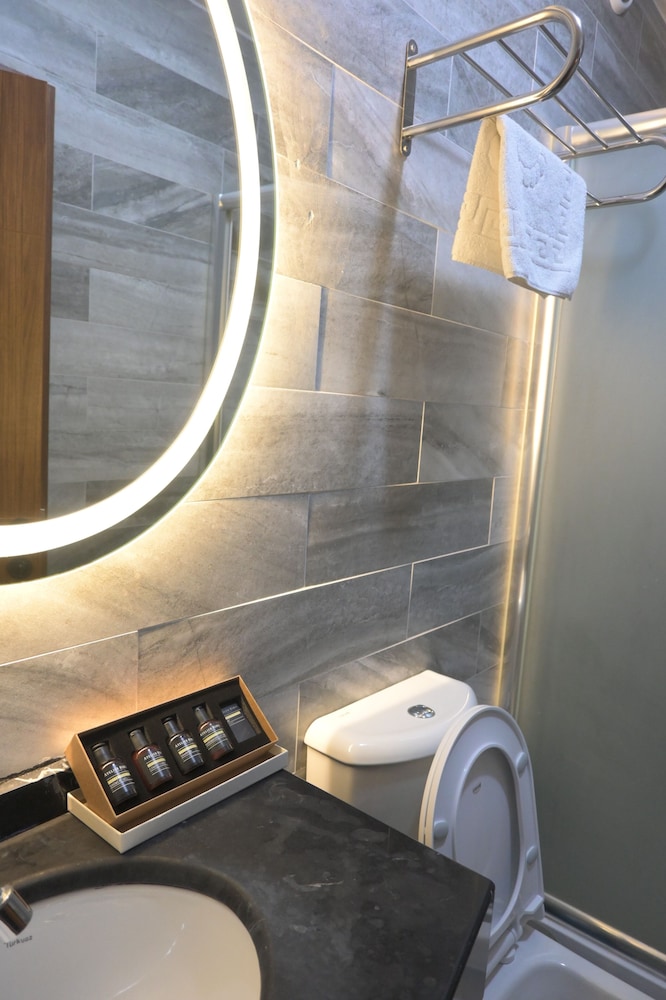 Grand Rue Hotel 40/40